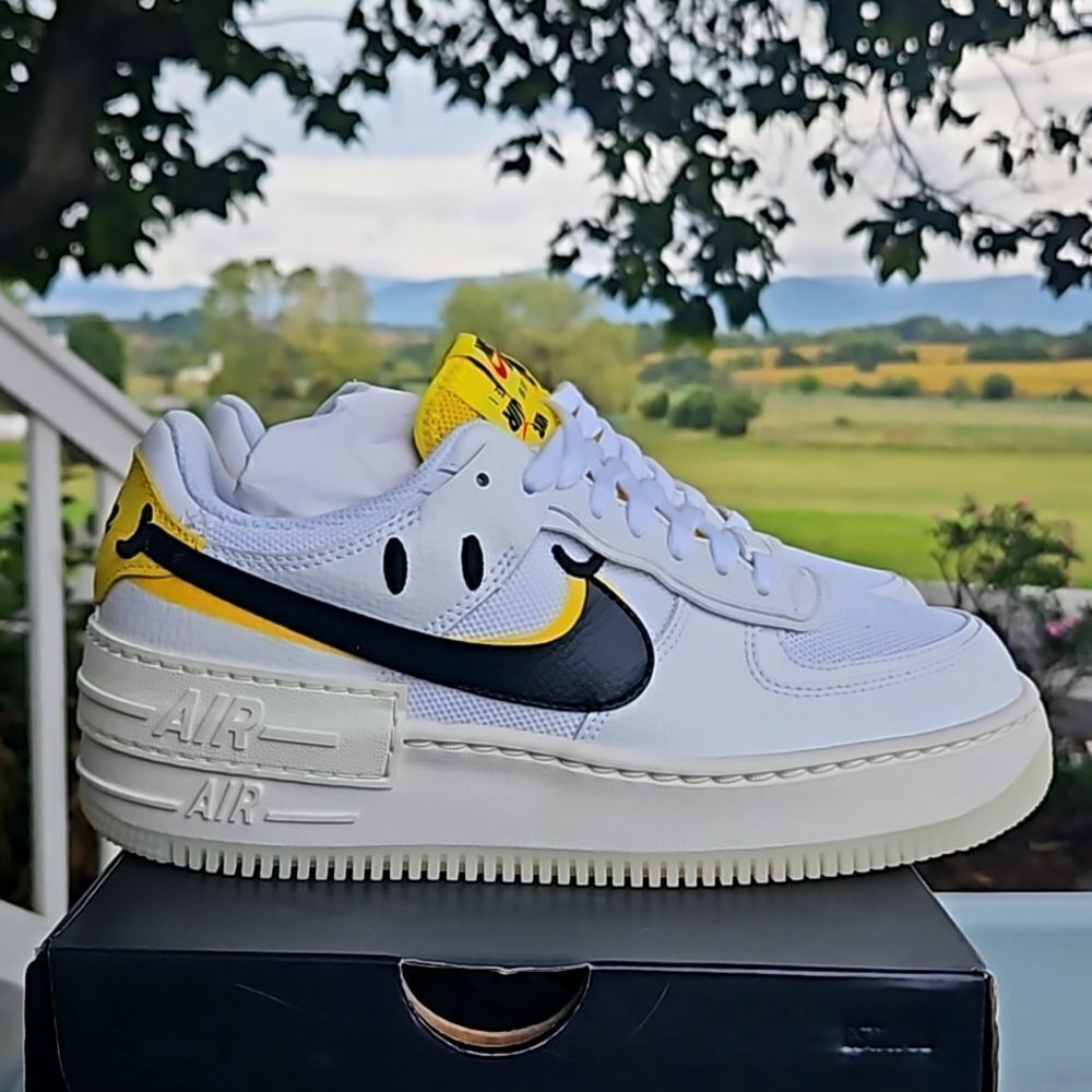 NIKE WOMENS AF1 LOW SHADOW GO THE EXTRA SMILE limited edition NEW sneaker Size 8
